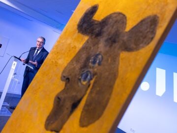 Cartel de la Corrida Picassiana 2026 presentado por el presidente de la Diputaci&oacute;n de M&aacute;laga, Francisco Salado, y el artista Jacob Vilat&oacute; REMITIDA / HANDOUT por DIPUTACI&Oacute;N Fotograf&iacute;a remitida a medios de comunicaci&oacute;n exclusivamente para ilustrar la noticia a la que hace referencia la imagen, y citando la procedencia de la imagen en la firma 12/02/2026