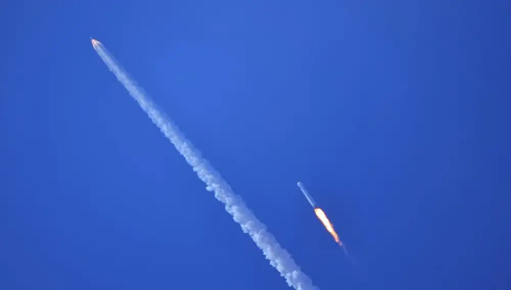 La cápsula Mengzhou ‘escapando’ del propulsor.