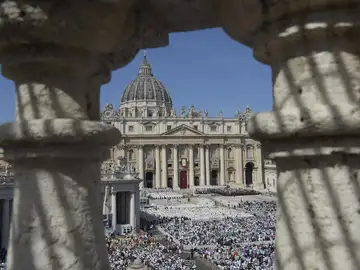 El Vaticano propone a los Lefebvrianos un "diálogo teológico" si suspenden la ordenación de obispos sin mandato del Papa El Vaticano propone a los Lefebvrianos un "diálogo teológico" si suspenden la ordenación de obispos sin mandato del Papa