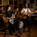 Rodrigo Dom&iacute;nguez, vocalista y compositor de Mendoza, en un ensayo en una sala de Madrid