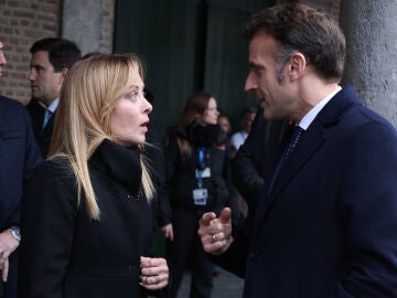 Italy's Prime Minister Giorgia Meloni, center, speaks with French President Emmanuel Macron, right, during the EU summit at Alden Biesen Castle in Bilzen-Hoeselt, Belgium, Thursday, Feb. 12, 2026. (AP Photo/Omar Havana)