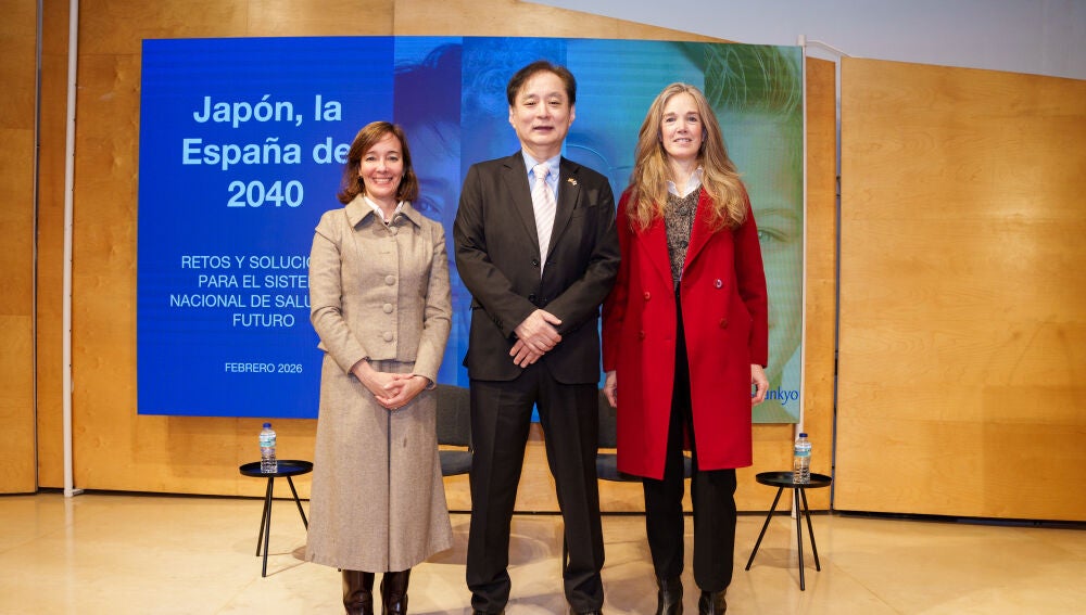  De izquierda a derecha: Raquel Coca, Sr. D. Hiroshi Yamauchi y Ana ZubeldiaDaiichi Sankyo España y Head de Oncología