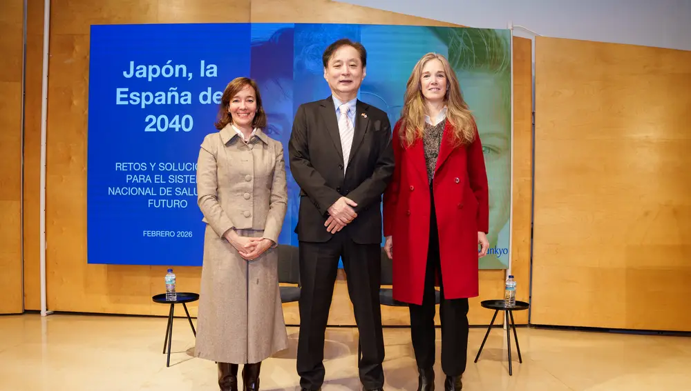 De izquierda a derecha: Raquel Coca, Sr. D. Hiroshi Yamauchi y Ana ZubeldiaDaiichi Sankyo España y Head de Oncología