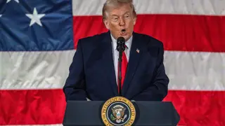 US President Donald J. Trump visits US special forces who captured Venezuelan President Nicols Maduro. FORT BRAGG (United States), 13/02/2026.- US President Donald Trump delivers remarks to service members and their families at Fort Bragg, North Carolina, USA, 13 February 2026. Trump met with US special forces members involved in the capture of former Venezuelan President Nicolas Maduro in early January. EFE/EPA/STAN GILLILAND