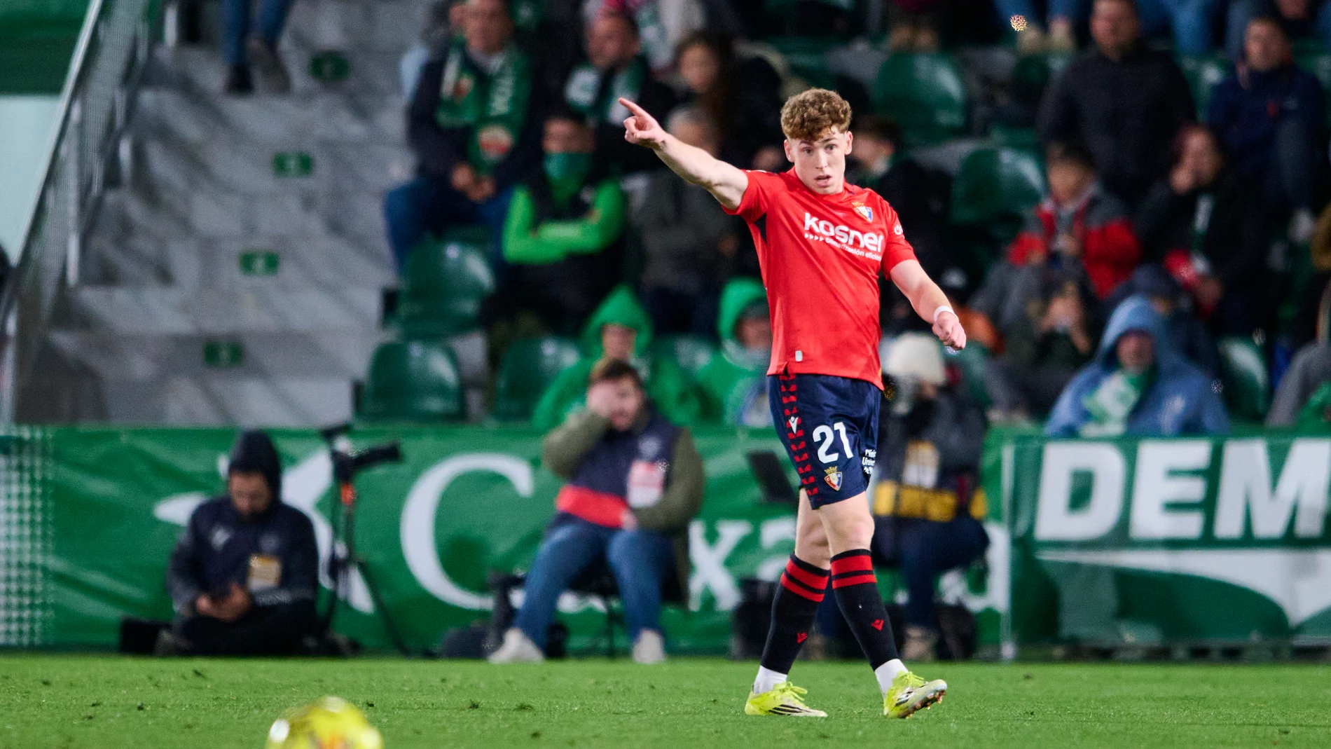 Victor Munoz of CA Osasuna reacts during the Spanish League, LaLiga EA Sports, football match played between Elche CF and CA Osasuna at Estadio Manuel Martinez Valero on February 13, 2026 in Elche, Alicante, Spain. AFP7 13/02/2026 ONLY FOR USE IN SPAIN