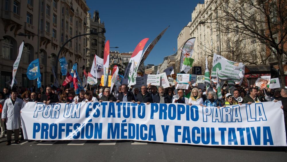 Huelga de médicos en Madrid contra Mónica García: un pulso que va a más
