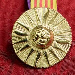 Insignia y medalla de los Premios Ramon Llull concedidos por el Govern de las Illes Balears