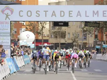 Girmay, vencedor en Roquetas de Mar Girmay, vencedor en Roquetas de Mar