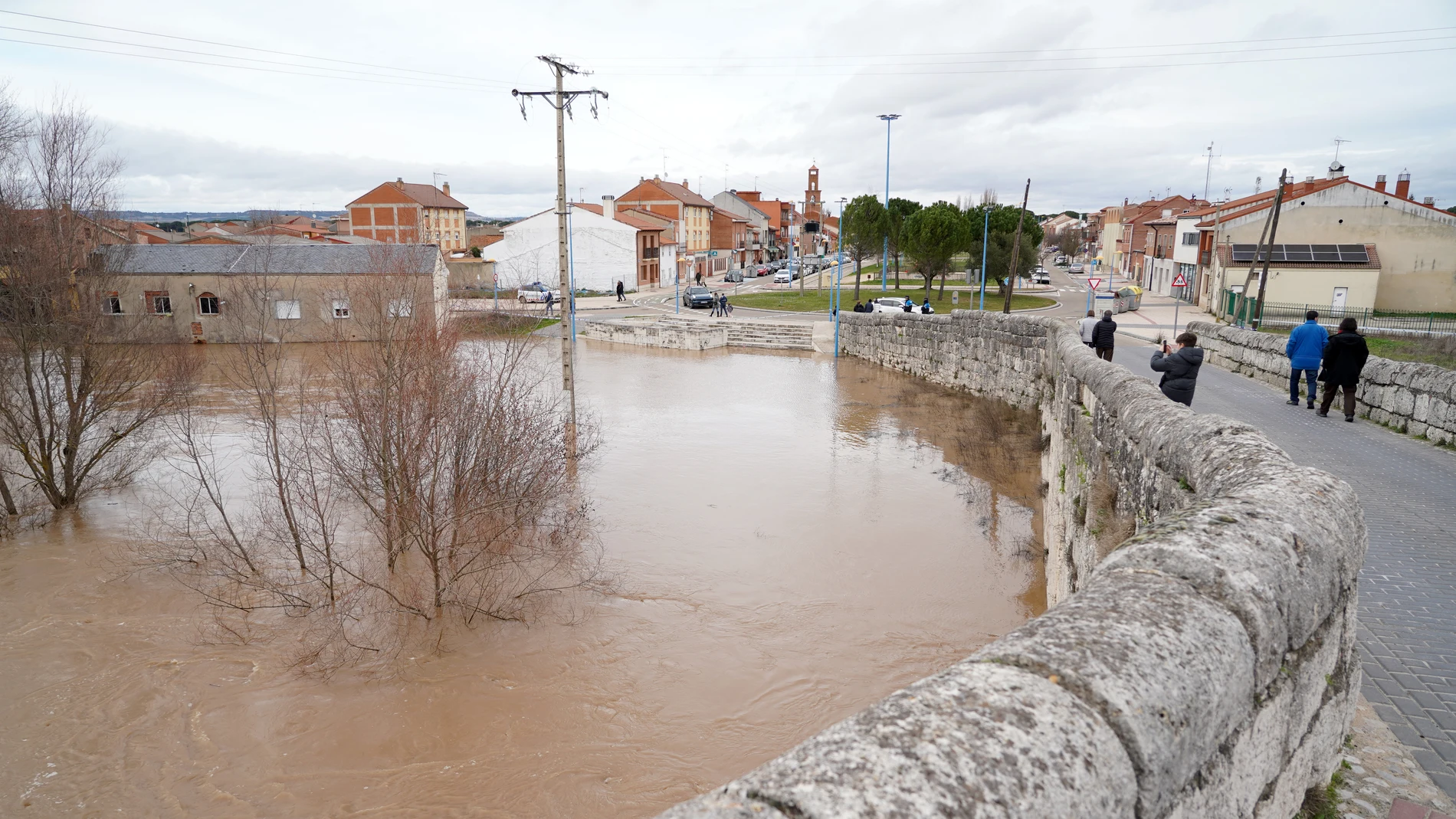 Crecida del río Duero a su paso por el barrio vallisoletano de Puente Duero