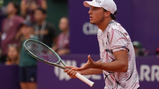 Italy's Luciano Darderi reacts after losing a point during an Argentina Open ATP men's singles final tennis match against Argentina's Francisco Cerundolo at Guillermo Vilas Stadium in Buenos Aires, Argentina, Sunday, Feb. 15, 2026. (AP Photo/Gustavo Garello)