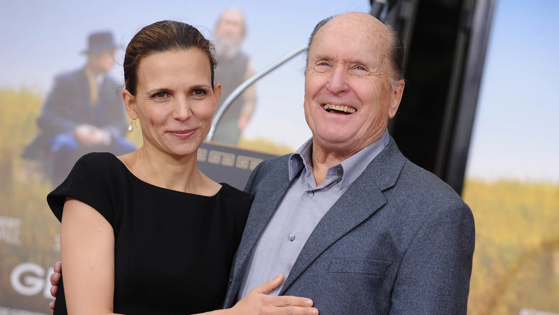 El actor Robert Duvall junto a su esposa, Luciana Pedraza