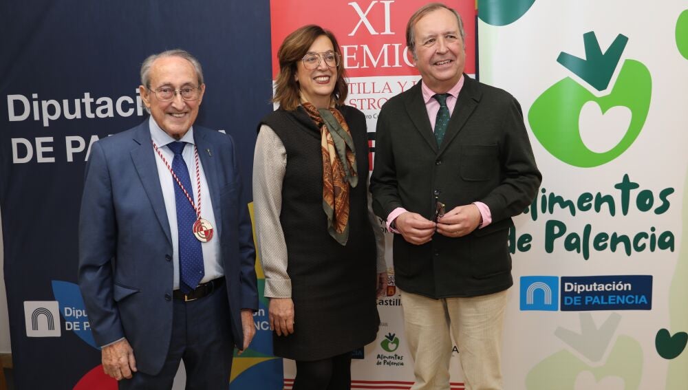 Julio Valles, Ángeles Armisén y Ángel González Pieras