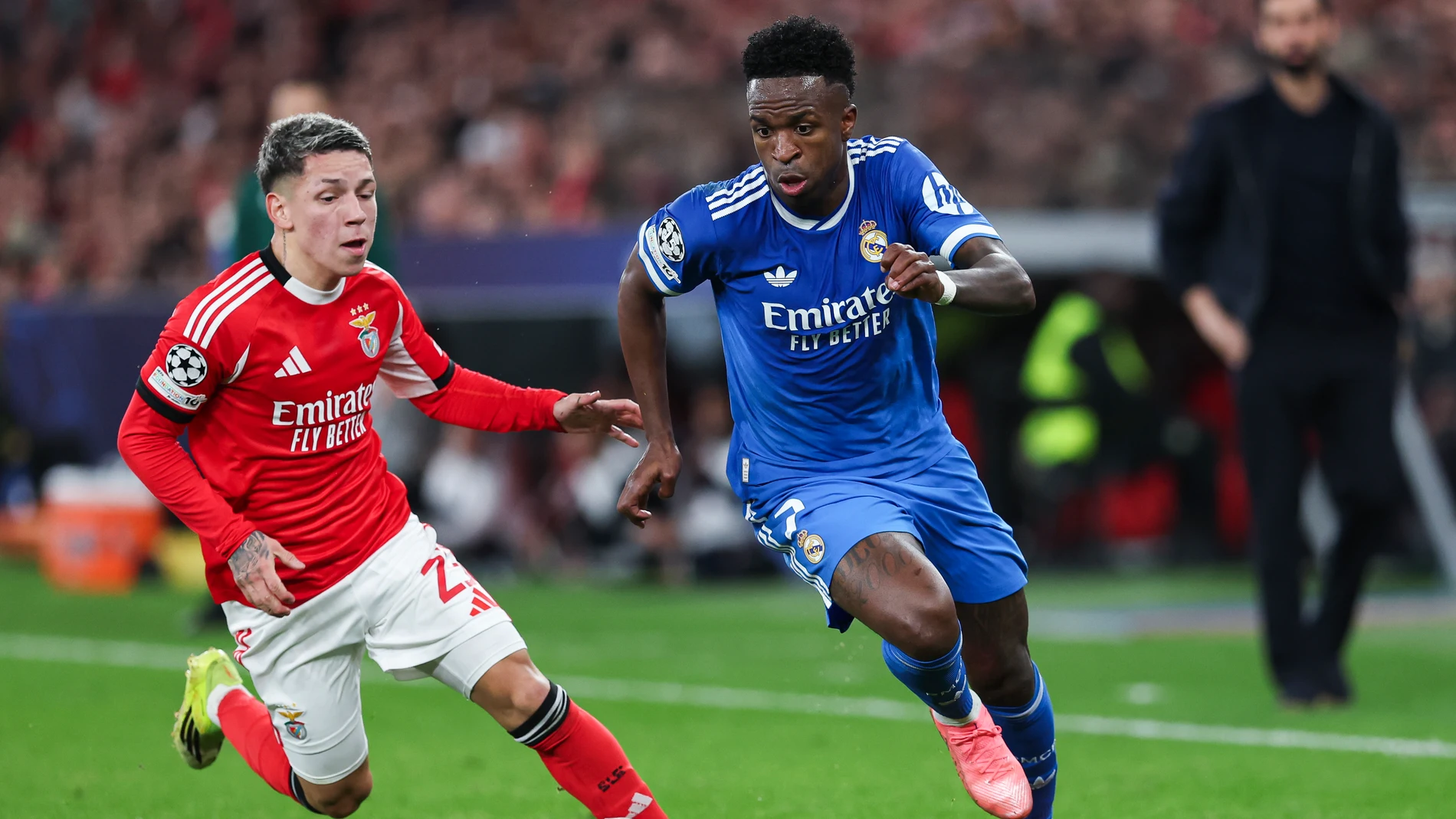 Gianluca Prestianni of SL Benfica and Vinicius Junior of Real Madrid CF in action during the UEFA Champions League 2025/26 League Knockout Play-off First Leg match between SL Benfica and Real Madrid C.F. at Estadio do SL Benfica on February 17, 2026 in Lisbon, Portugal.AFP7 17/02/2026 ONLY FOR USE IN SPAIN