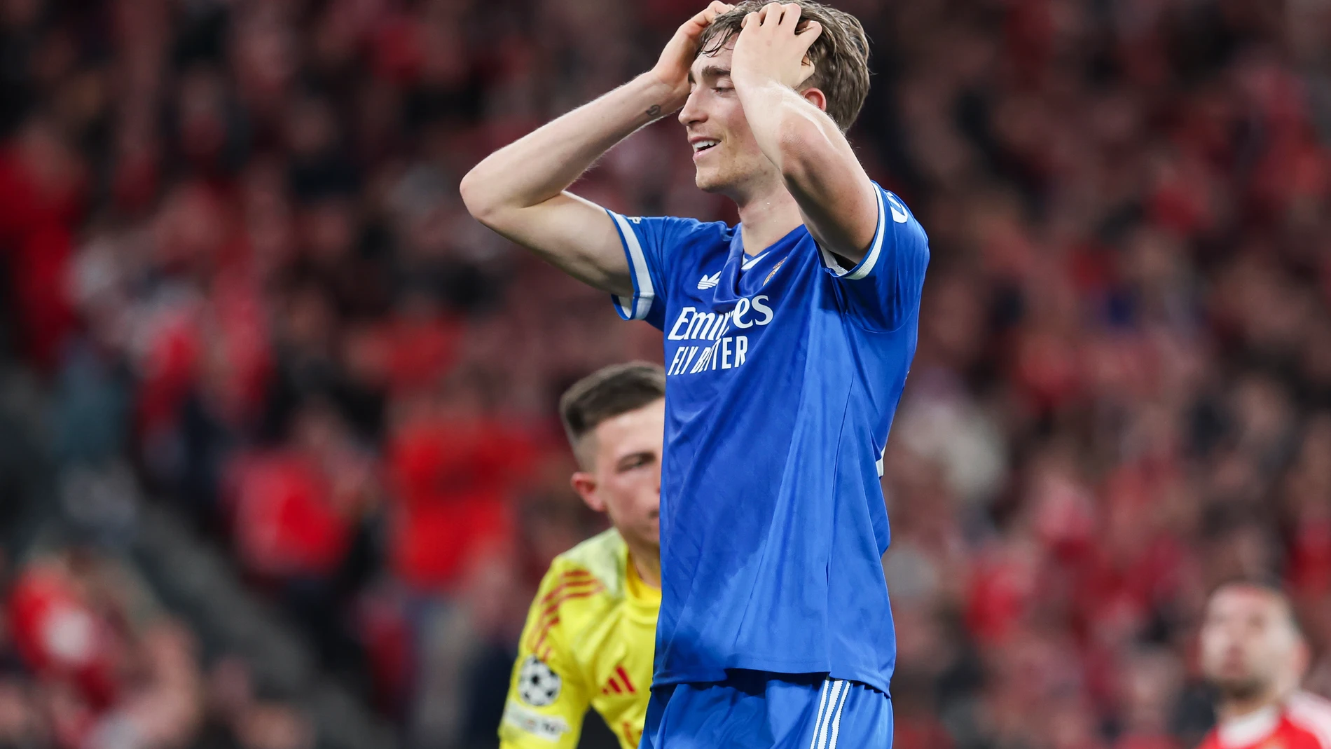 Dean Huijsen of Real Madrid CF lamenting during the UEFA Champions League 2025/26 League Knockout Play-off First Leg match between SL Benfica and Real Madrid C.F. at Estadio do SL Benfica on February 17, 2026 in Lisbon, Portugal. AFP7 17/02/2026 ONLY FOR USE IN SPAIN