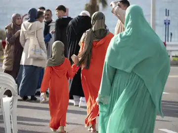 El Gobierno de Ceuta (PP) rechaza prohibir el uso de símbolos religiosos como el burka en espacios públicos El Gobierno de Ceuta (PP) rechaza prohibir el uso de símbolos religiosos como el burka en espacios públicos