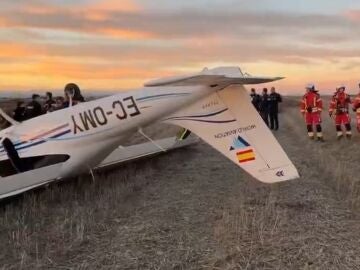 MADRID.-Sucesos.- Una avioneta aterriza de emergencia junto a la M-407 en Legan&eacute;s sin registrar heridos