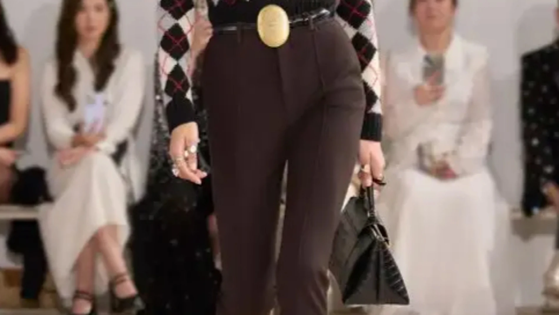 Este 2026 es el fin de los pantalones anchos