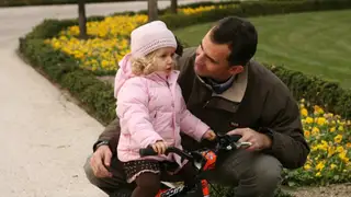 La Princesa Leonor, junto a su padre, el Rey Felipe VI La Princesa Leonor, junto a su padre, el Rey Felipe VI
