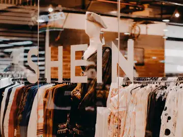 Bruselas expedienta a Shein por su diseño adictivo y permitir la venta de muñecas sexuales y armas en la UE Bruselas expedienta a Shein por su diseño adictivo y permitir la venta de muñecas sexuales y armas en la UE