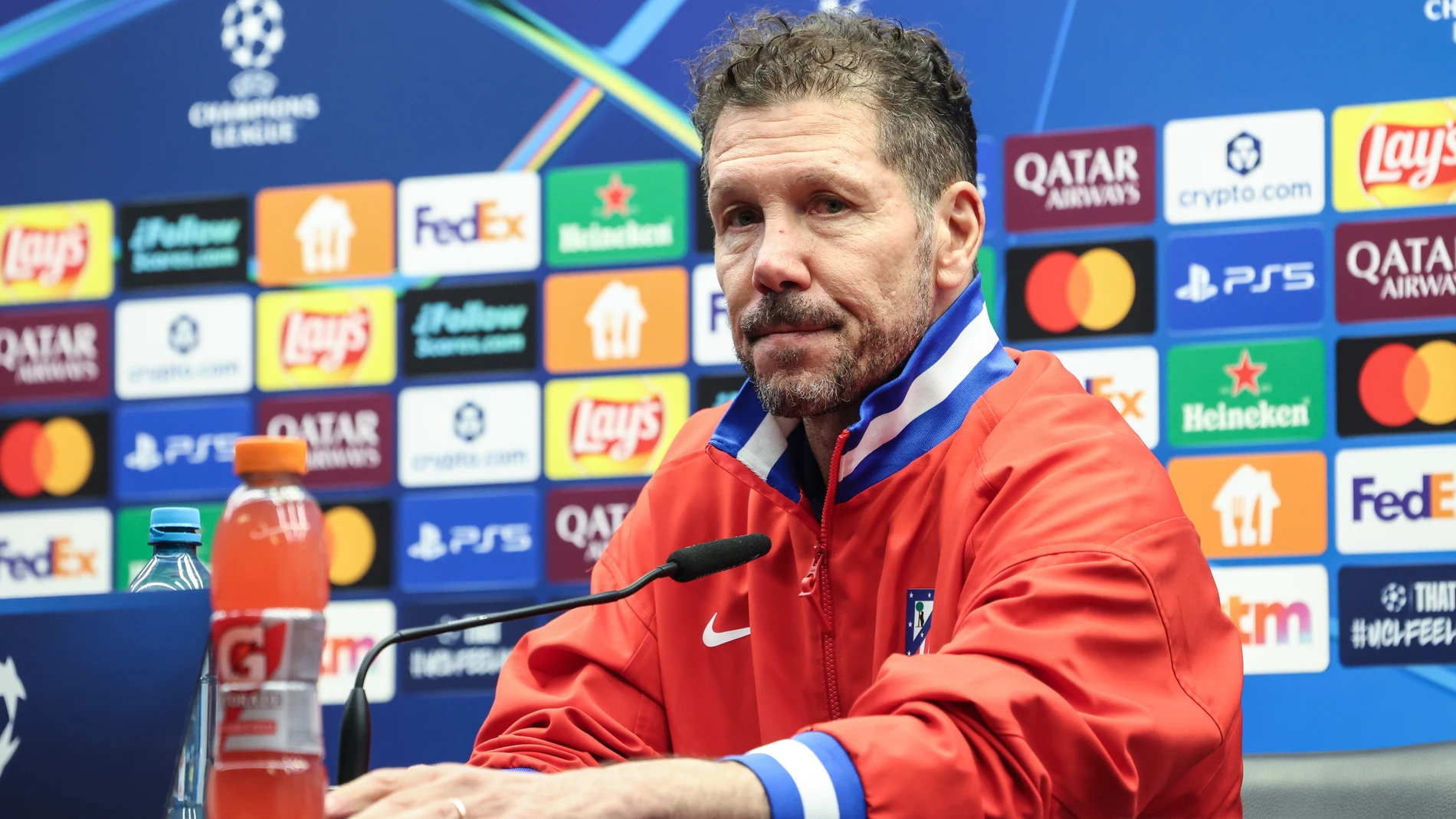17 February 2026, Belgium, Bruges: Atletico Madrid head coach Diego Simeone speaks during a press conference ahead of Wednesday's UEFA Champions League soccer match against Club Brugge. Photo: Bruno Fahy/Belga/dpa 17/02/2026 ONLY FOR USE IN SPAIN