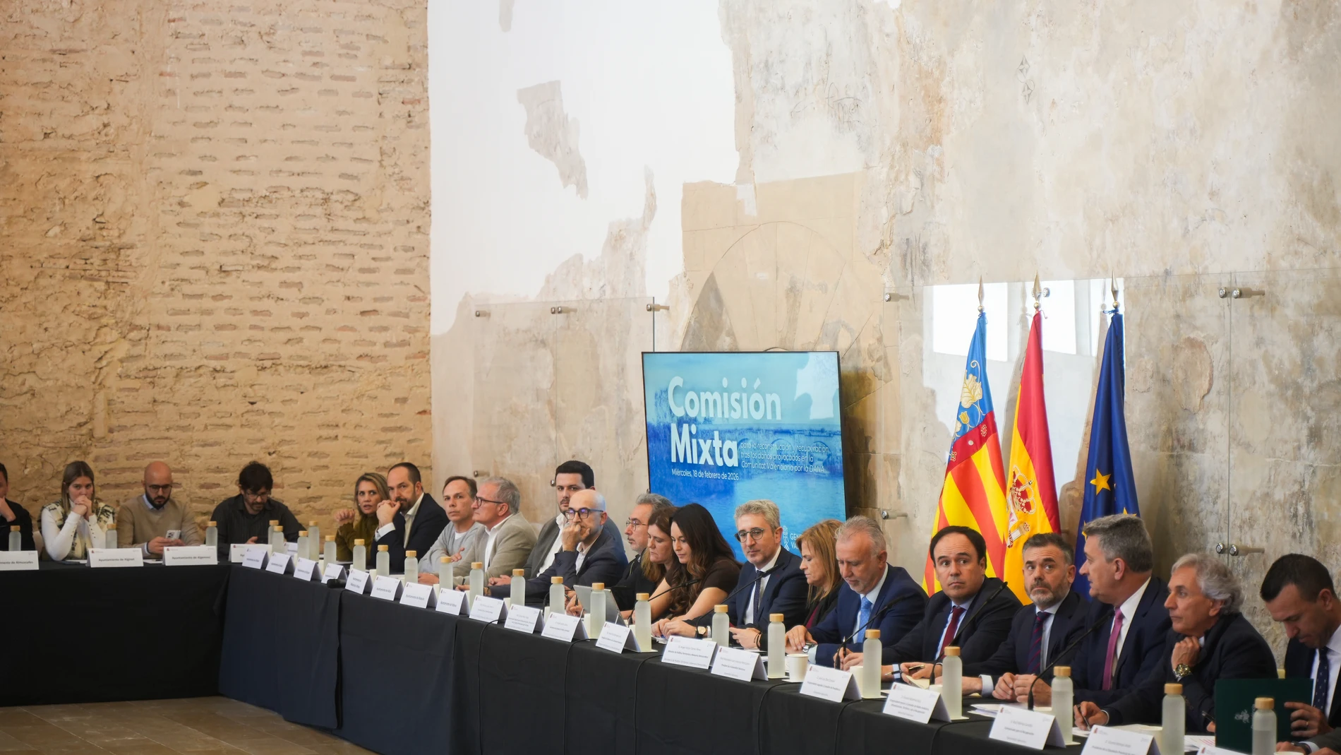El ministro de Política Territorial y Memoria Democrática, Ángel Víctor Torres, preside junto al presidente de la Generalitat Valenciana, Juan Francisco Pérez Llorca, la constitución de la Comisión Mixta para la reconstrucción y recuperación tras los daños provocados en la Comunitat Valenciana por la dana, a 18 de febrero de 2026, en Valencia (España). La creación de la Comisión Mixta forma parte del compromiso acordado entre Gobierno central y Generalitat. Entre sus funciones está asegurar l...