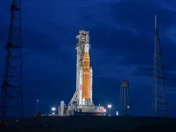 La NASA inicia otra prueba de combustible y fija despegue de Artemis II para el 6 de marzo USA8566. CABO CAÑAVERAL (ESTADOS UNIDOS), 18/02/2026.- Fotografía del 18 de enero de 2026 cedida por la NASA que muestra el cohete Artemis II SLS (Sistema de Lanzamiento Espacial) con la nave espacial Orion instalados e iluminados en el Complejo de Lanzamiento 39B del Centro Espacial Kennedy de la NASA en Florida (EE.UU.). El despegue de Artemis II tiene como posible fecha el próximo 6 de marzo, según ha informado la NASA, y dependerá del resultado de la nueva prueba general con combustible d...