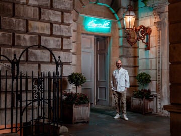 Jos&eacute; Pizarro en la entrada de The Keeper&rsquo;s House