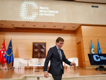 Martínez-Almeida, durante la presentación del proyecto en la ETSII Martínez-Almeida, durante la presentación del proyecto en la ETSII