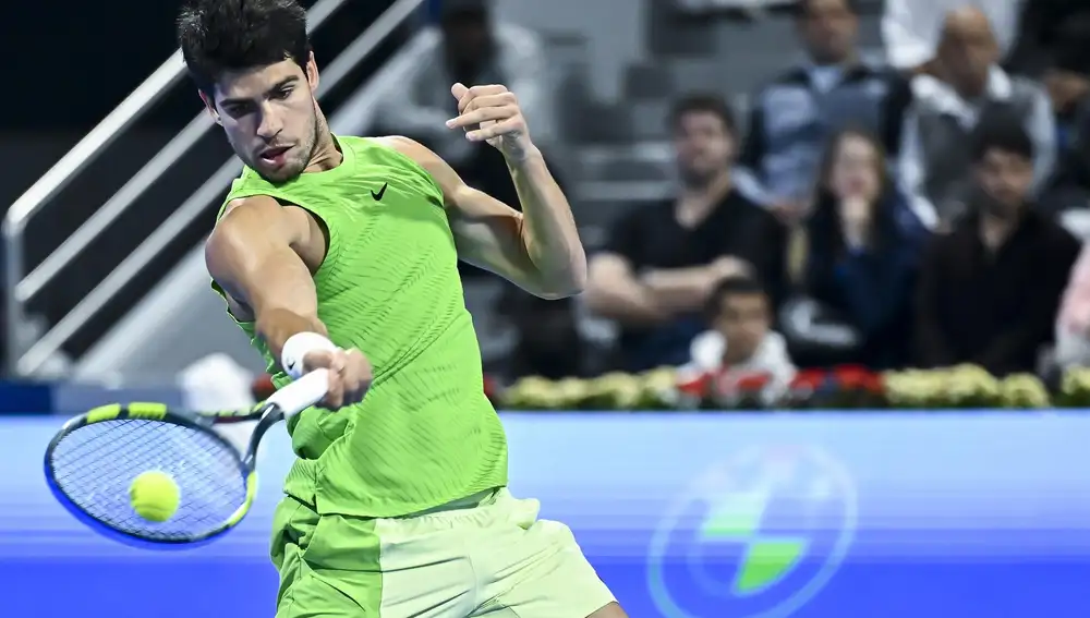 Tenis.- El tenista español Carlos Alcaraz se pone serio en Doha para meterse en cuartos de final