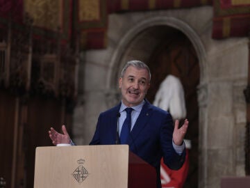 Collboni entrega la medalla de Oro al M&eacute;rito Cultural a la directora de la FIL de Guadalajara