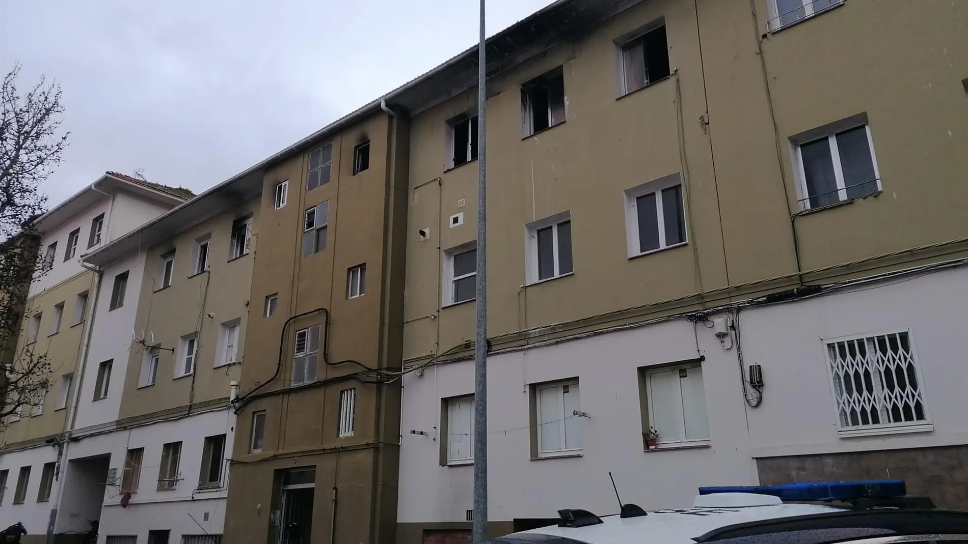 Sucesos.- Cuatro heridos, entre ellos un menor y un bombero, en el incendio de una vivienda en Ferrol