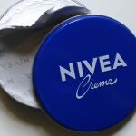 Un farmac&eacute;utico aclara d&oacute;nde no se debe aplicar nunca la crema Nivea de la caja azul