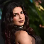 Priyanka Chopra con maquillaje impecable.