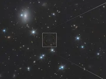 En ese círculo se encuentra una galaxia que oculta sus secretos tras la materia oscura Materia oscura