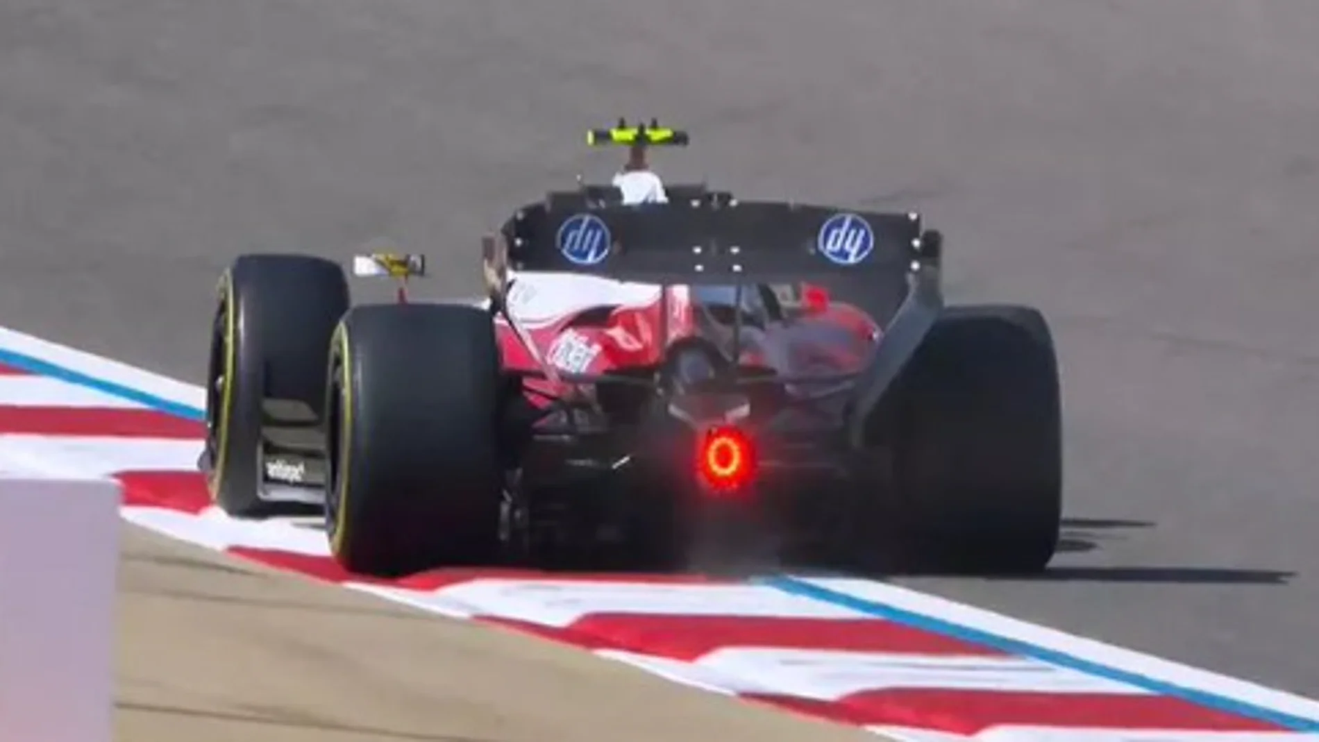 Los dos inventos del Ferrari de Hamilton que mantienen en vilo a sus rivales: "¡Está al revés..!"