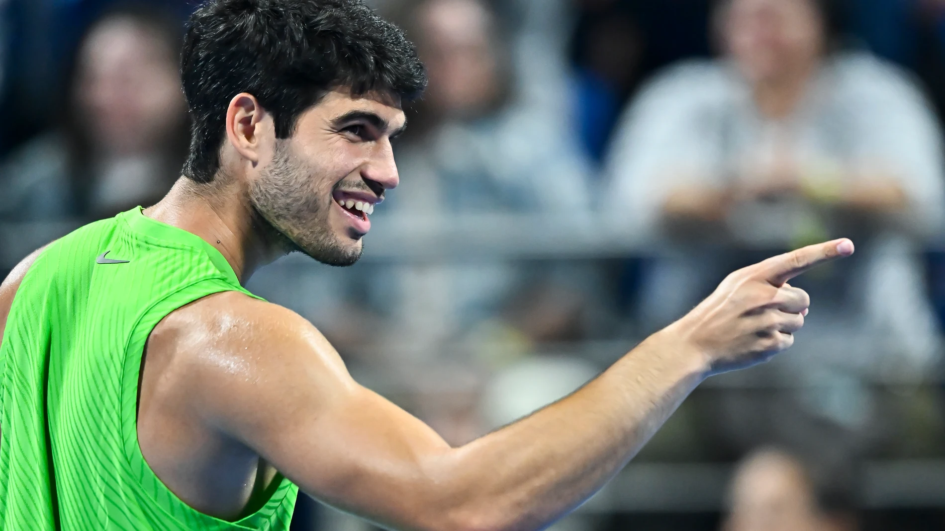 DOHA (Qatar), 19/02/2026.- Carlos Alcaraz of Spain celebrates after winning against Karen Khachanov of Russia during their men's singles quarter-final match at the Qatar Open tennis tournament in Doha, Qatar, 19 February 2026. (Tenis, Rusia, España, Catar) EFE/EPA/NOUSHAD THEKKAYIL