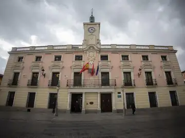 El Ayuntamiento de Alcalá de Henares informa de que por causas ajenas al servicio municipal, el suministro de agua podría verse afectado en las próximas horas. El Ayuntamiento de Alcalá de Henares informa de que por causas ajenas al servicio municipal, el suministro de agua podría verse afectado en las próximas horas.
