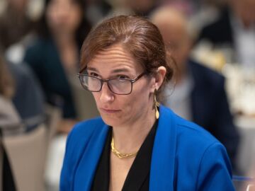 MADRID.-Ayuso dice que M&oacute;nica Garc&iacute;a se "zampa una a una" sus pancartas de cuando "se pon&iacute;a a bailar delante del 12 de Octubre"