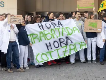 MADRID.-La Comunidad cifra en 80.000 los pacientes afectados por la huelga de médicos y un impacto económico de 6,3 millones MADRID.-La Comunidad cifra en 80.000 los pacientes afectados por la huelga de médicos y un impacto económico de 6,3 millones
