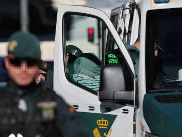 VALENCIA, 19/02/2026.- La Guardia Civil ha iniciado un registro en el domicilio del hombre detenido como presunto autor del doble asesinato de su exmujer de 48 a&ntilde;os y su hija de 12 en Xilxes (Castell&oacute;n) y se est&aacute; llevando a cabo con presencia del sospechoso, han confirmado fuentes del cuerpo. EFE/ Manuel Bruque 