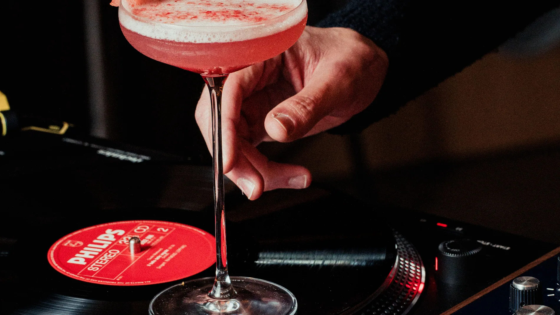 Abre Fenómeno, el primer hi-fi bar para melómanos en Madrid