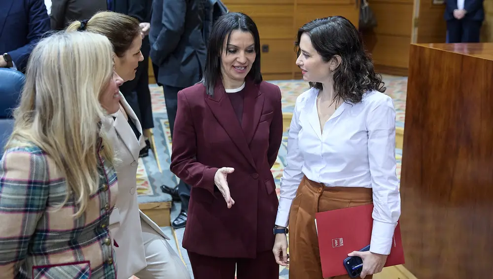 Ayuso comparece en la Asamblea para explicar la salida de Viciana y la llegada de Zarzalejo