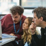 Profesionales trabajando en equipo en soluciones de Inteligencia Artificial para el &aacute;mbito m&eacute;dico