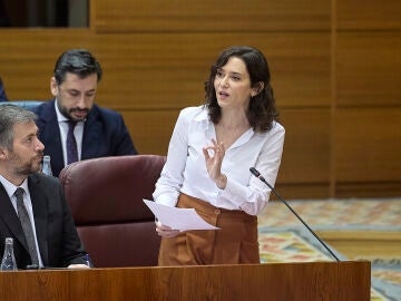 La presidenta de la Comunidad de Madrid, Isabel D&iacute;az Ayuso, durante el pleno de la Asamblea de Madrid, a 19 de febrero de 2026, en Madrid (Espa&ntilde;a). Ayuso ha solicitado su propia comparecencia ante el Pleno de la Asamblea de Madrid para dar explicaciones sobre el relevo de Emilio Viciana al frente de la Consejer&iacute;a de Educaci&oacute;n, Ciencia y Universidades y su sustituci&oacute;n por Mercedes Zarzalejo. 19 FEBRERO 2026 Jes&uacute;s Hell&iacute;n / Europa Press 19/02/2026