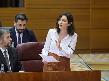 Ayuso comparece en la Asamblea para explicar la salida de Viciana y la llegada de Zarzalejo La presidenta de la Comunidad de Madrid, Isabel Díaz Ayuso, durante el pleno de la Asamblea de Madrid, a 19 de febrero de 2026, en Madrid (España). Ayuso ha solicitado su propia comparecencia ante el Pleno de la Asamblea de Madrid para dar explicaciones sobre el relevo de Emilio Viciana al frente de la Consejería de Educación, Ciencia y Universidades y su sustitución por Mercedes Zarzalejo. 19 FEBRERO 2026 Jesús Hellín / Europa Press 19/02/2026