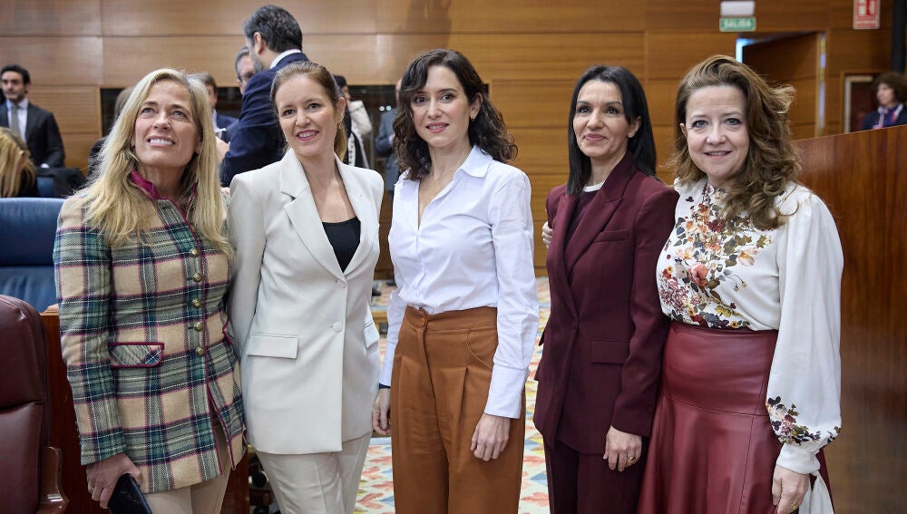 Ayuso comparece en la Asamblea para explicar la salida de Viciana y la llegada de Zarzalejo