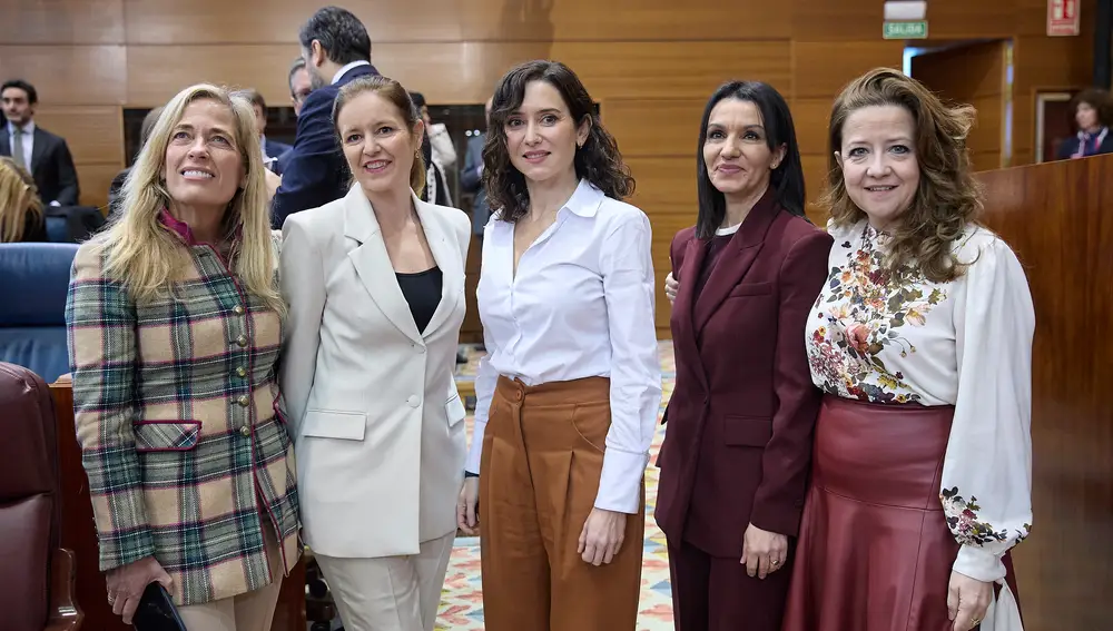 Ayuso comparece en la Asamblea para explicar la salida de Viciana y la llegada de Zarzalejo