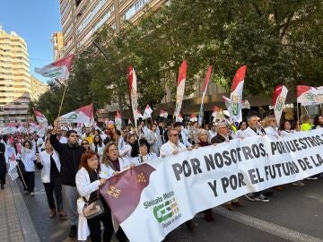 Manifestaci&oacute;n de m&eacute;dicos durante la huelga por el Estatuto Marco REMITIDA / HANDOUT por CESM Fotograf&iacute;a remitida a medios de comunicaci&oacute;n exclusivamente para ilustrar la noticia a la que hace referencia la imagen, y citando la procedencia de la imagen en la firma 20/02/2026