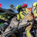Alicante.- El Parque de Bomberos de Elche acoge formaci&oacute;n sobre c&oacute;mo actuar ante rescates en accidentes de tr&aacute;fico