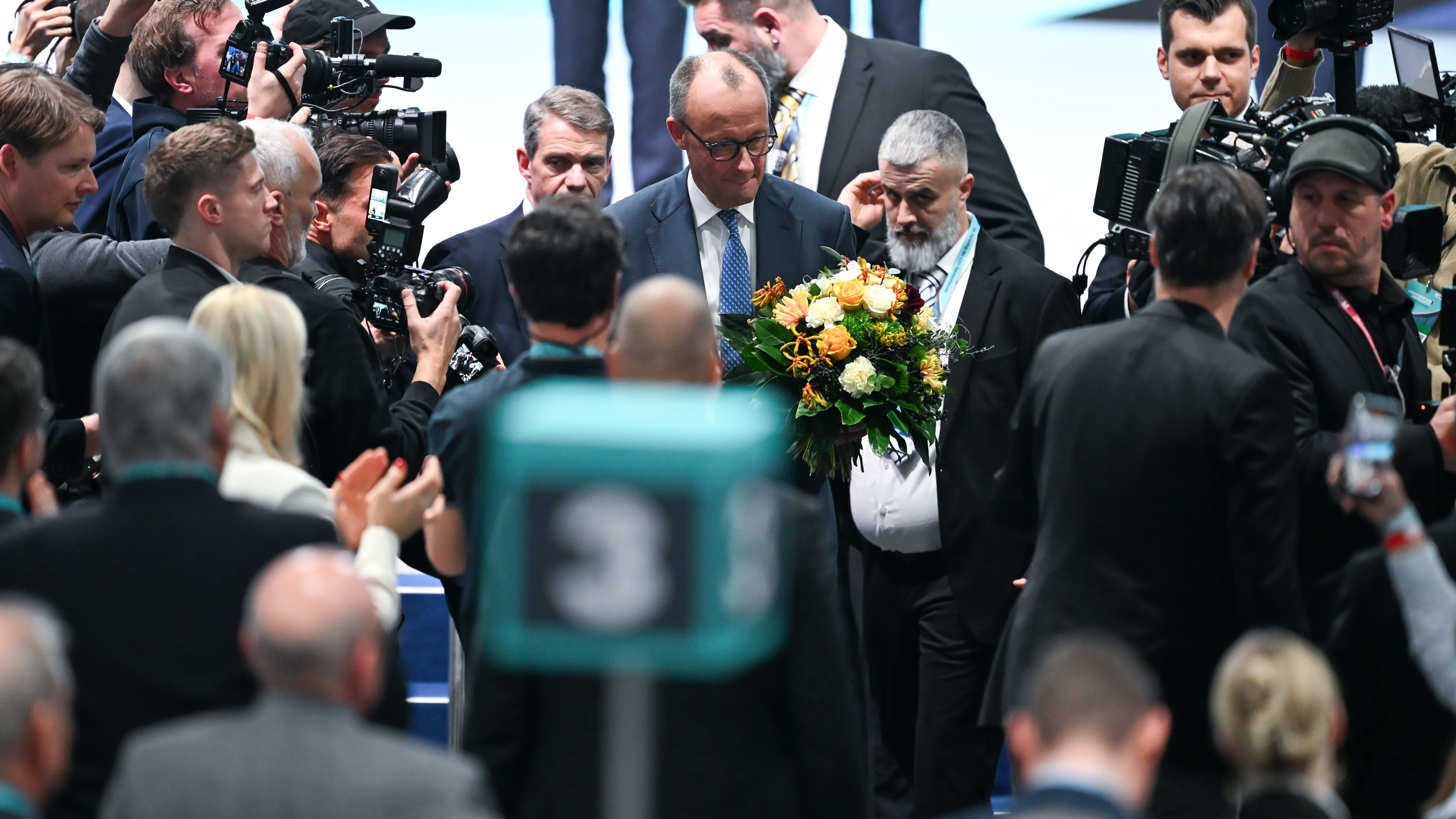 Merz revalida el liderazgo de la CDU y llama a la unidad en un partido bajo presión